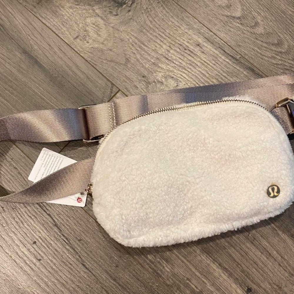Lululemon Sherpa Fanny Pack